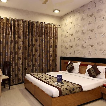 Fabhotel Signature Cyber Park Delhi  Exterior photo
