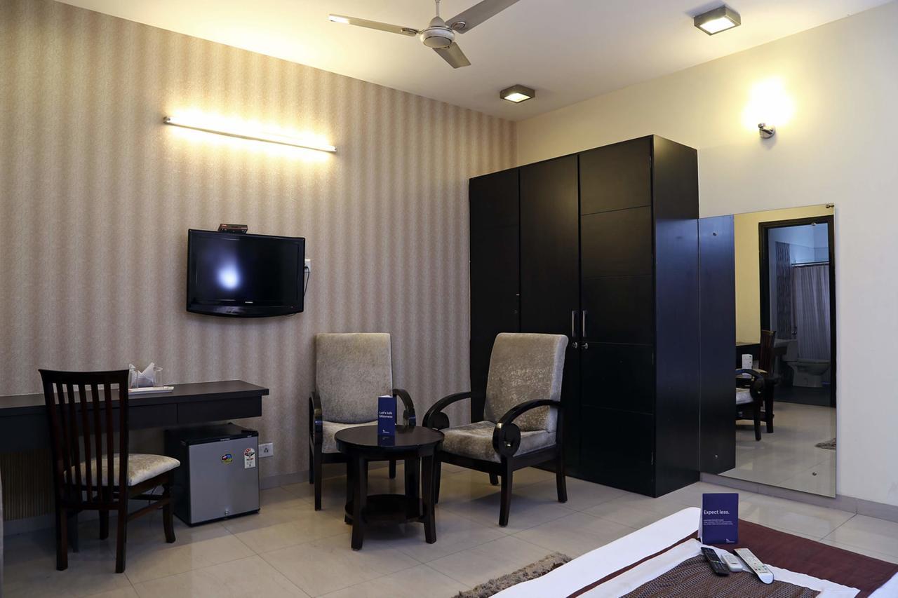 Fabhotel Signature Cyber Park Delhi  Exterior photo