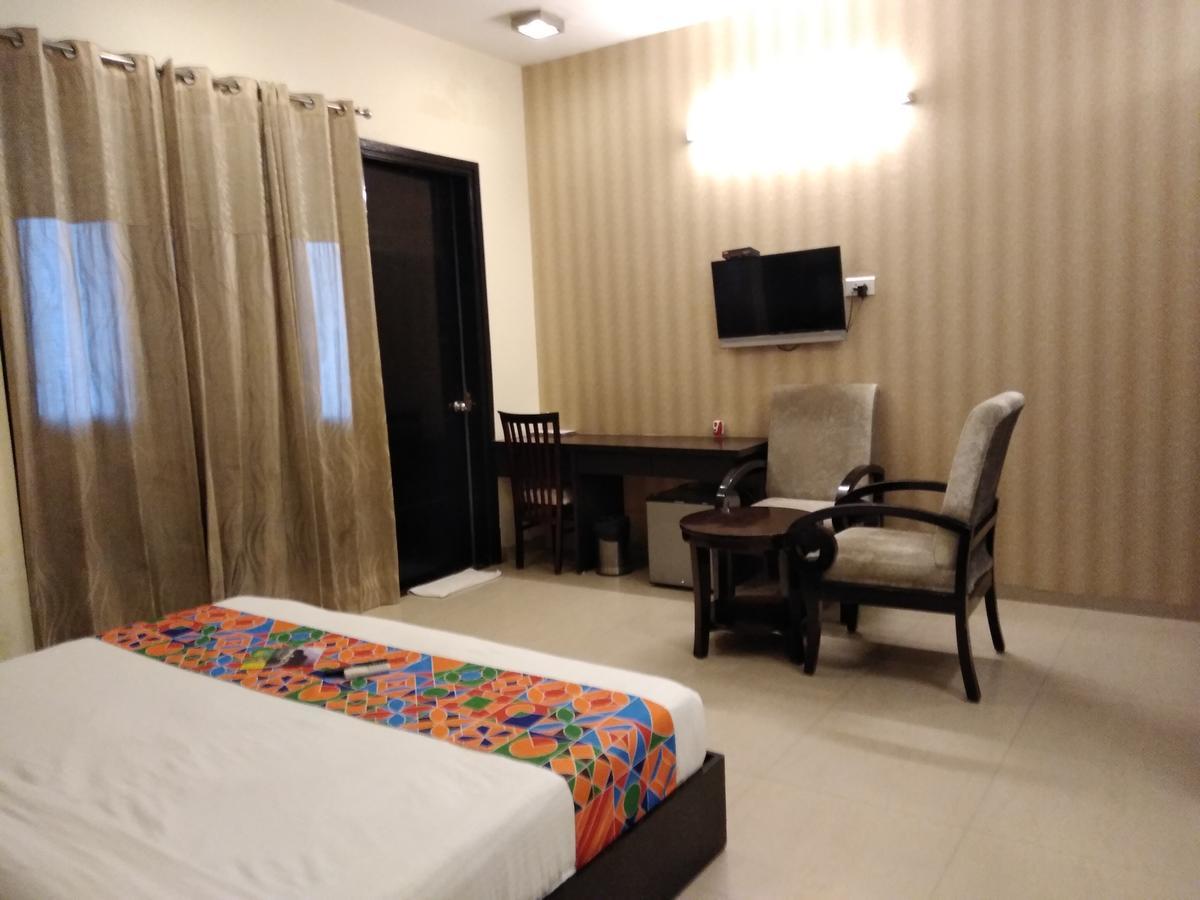 Fabhotel Signature Cyber Park Delhi  Room photo