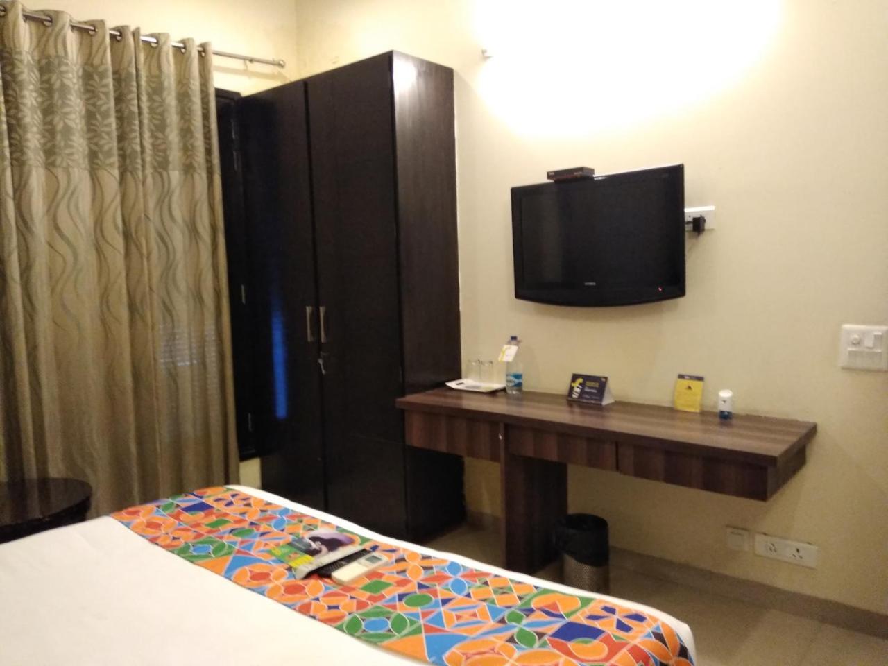 Fabhotel Signature Cyber Park Delhi  Room photo