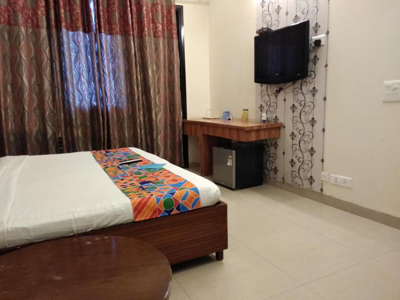 Fabhotel Signature Cyber Park Delhi  Room photo