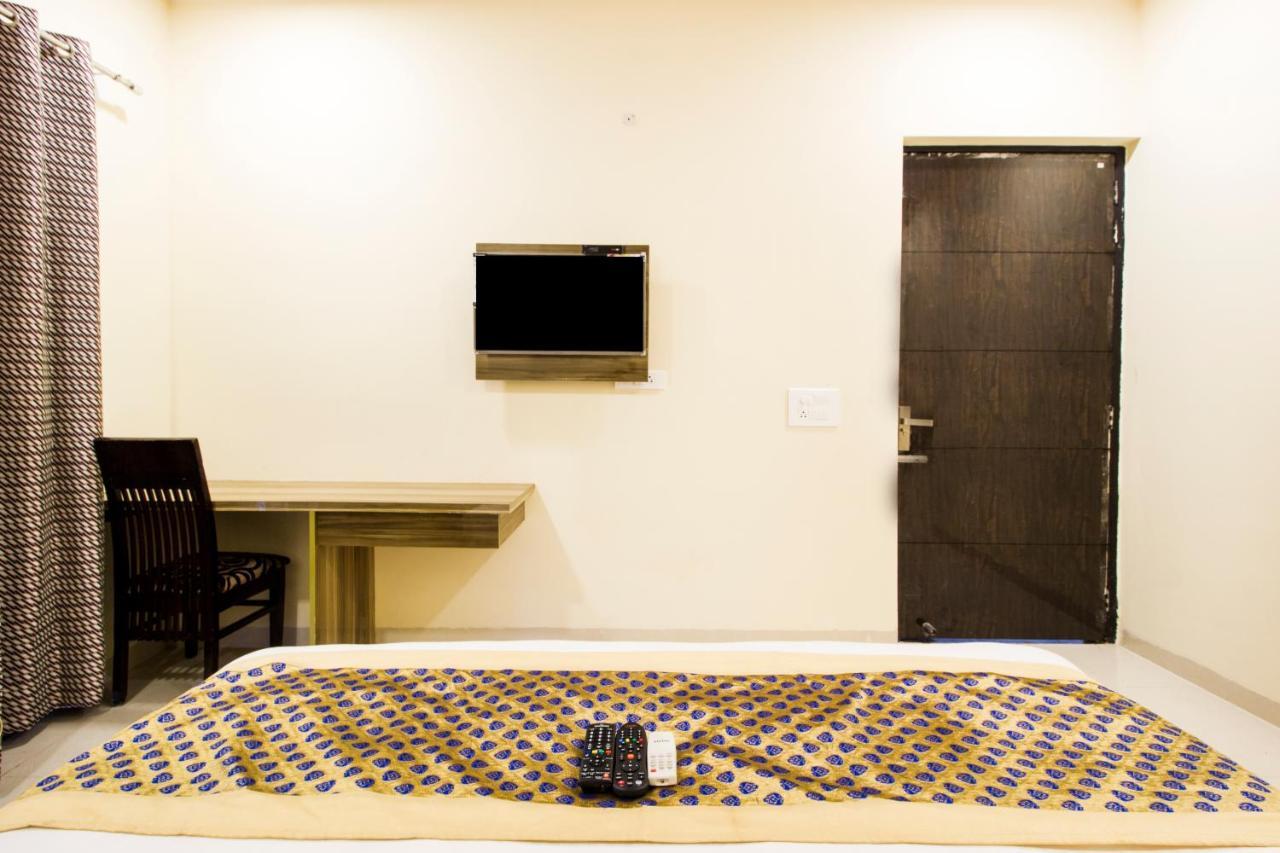 Fabhotel Signature Cyber Park Delhi  Exterior photo