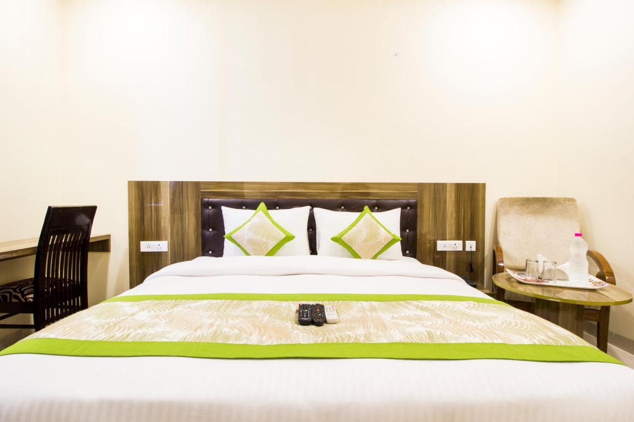 Fabhotel Signature Cyber Park Delhi  Exterior photo