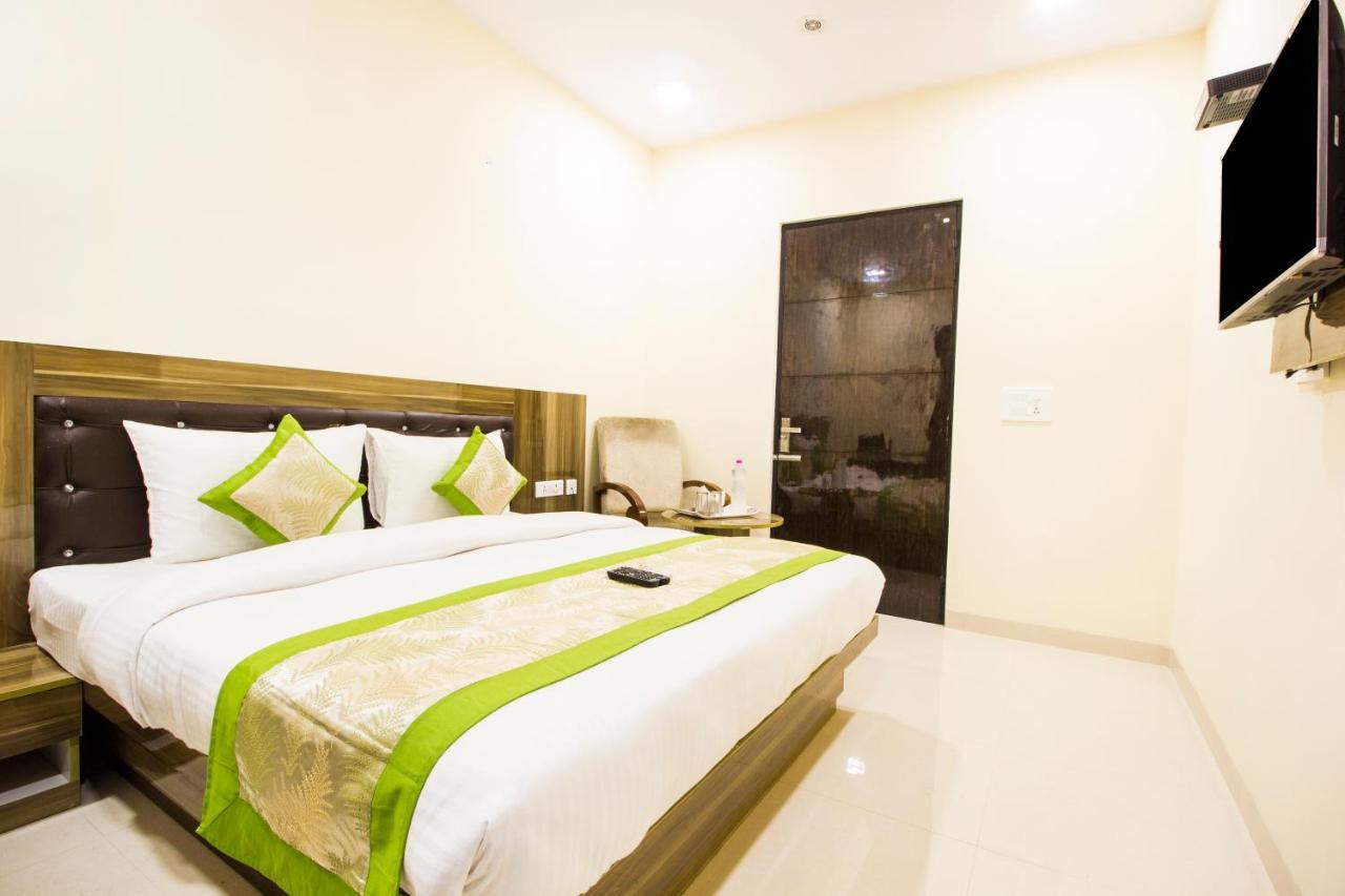 Fabhotel Signature Cyber Park Delhi  Exterior photo