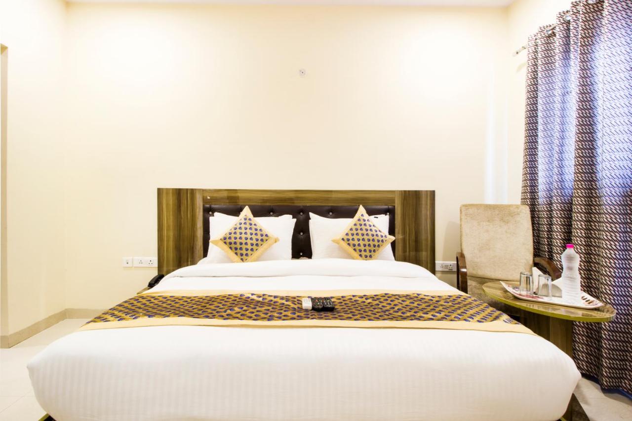 Fabhotel Signature Cyber Park Delhi  Exterior photo