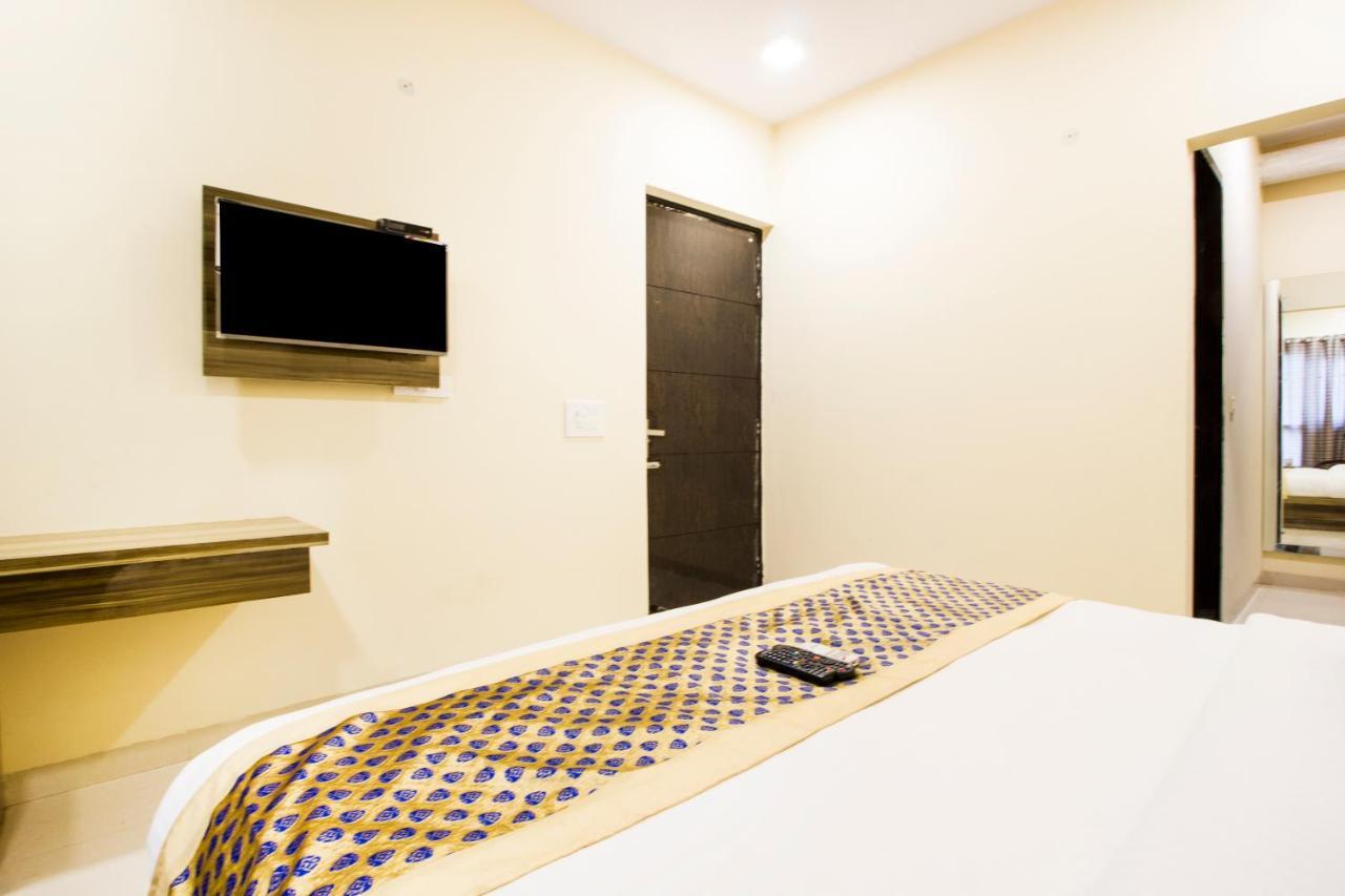 Fabhotel Signature Cyber Park Delhi  Exterior photo