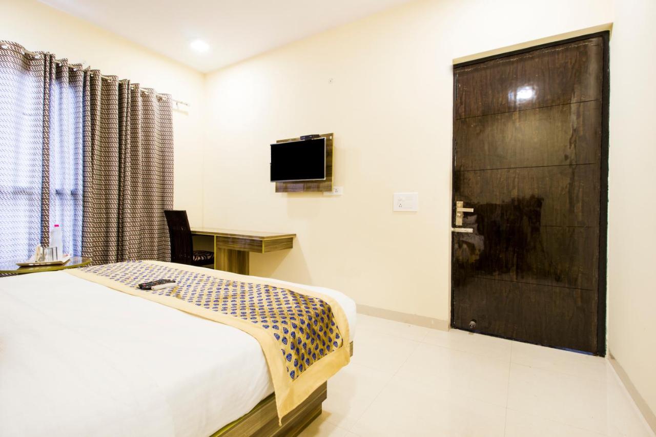 Fabhotel Signature Cyber Park Delhi  Exterior photo