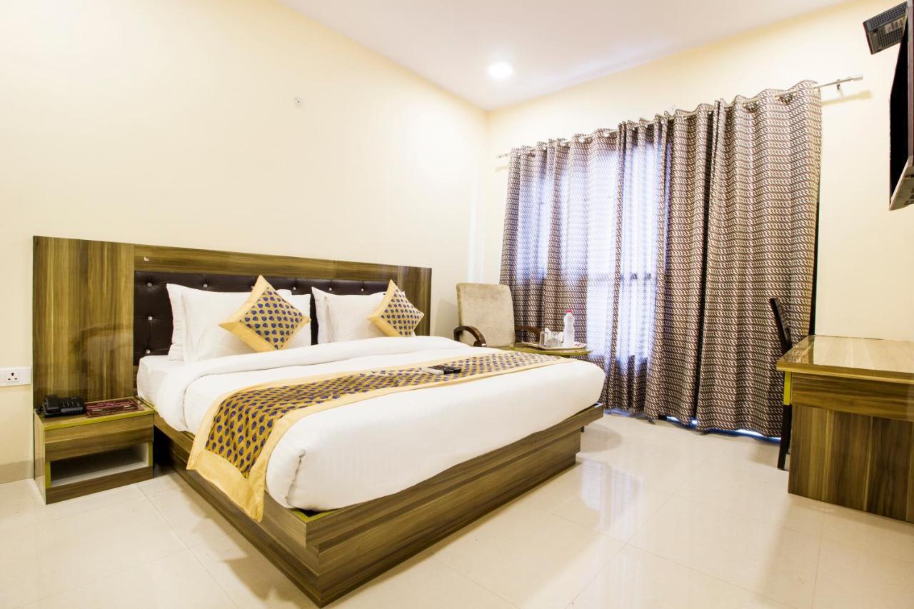 Fabhotel Signature Cyber Park Delhi  Exterior photo