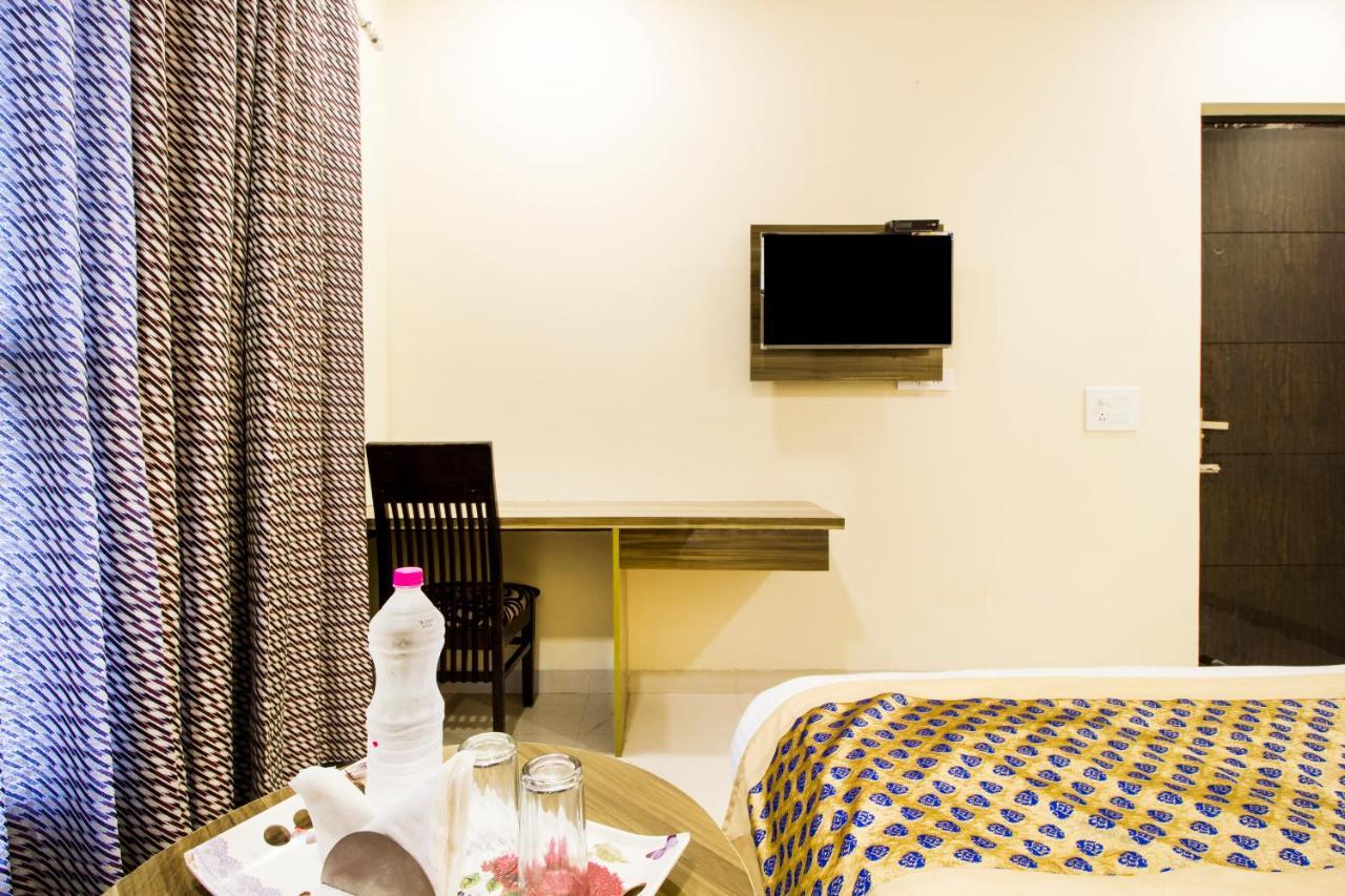 Fabhotel Signature Cyber Park Delhi  Exterior photo