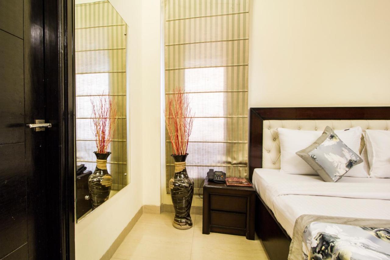 Fabhotel Signature Cyber Park Delhi  Exterior photo