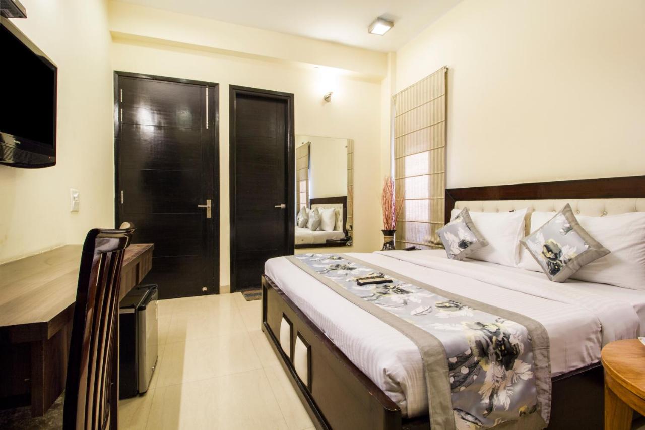 Fabhotel Signature Cyber Park Delhi  Exterior photo