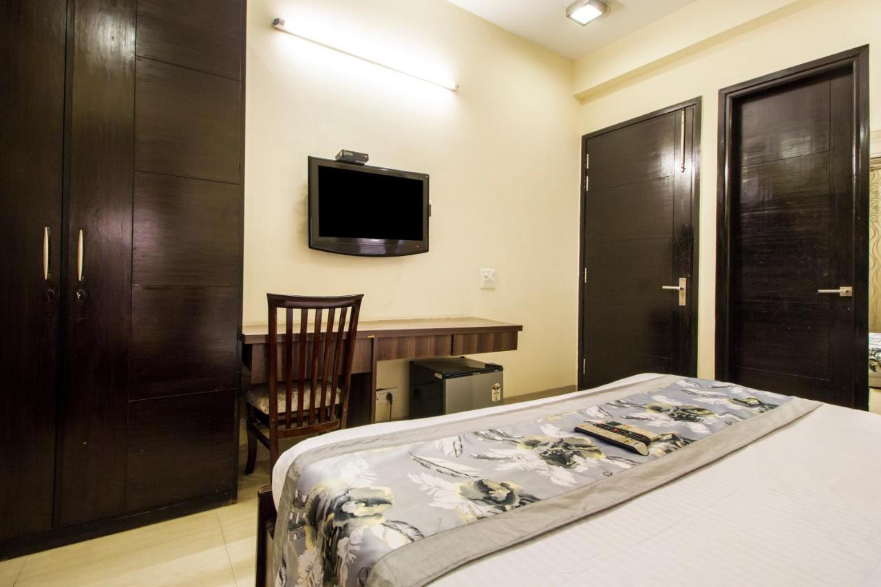 Fabhotel Signature Cyber Park Delhi  Exterior photo