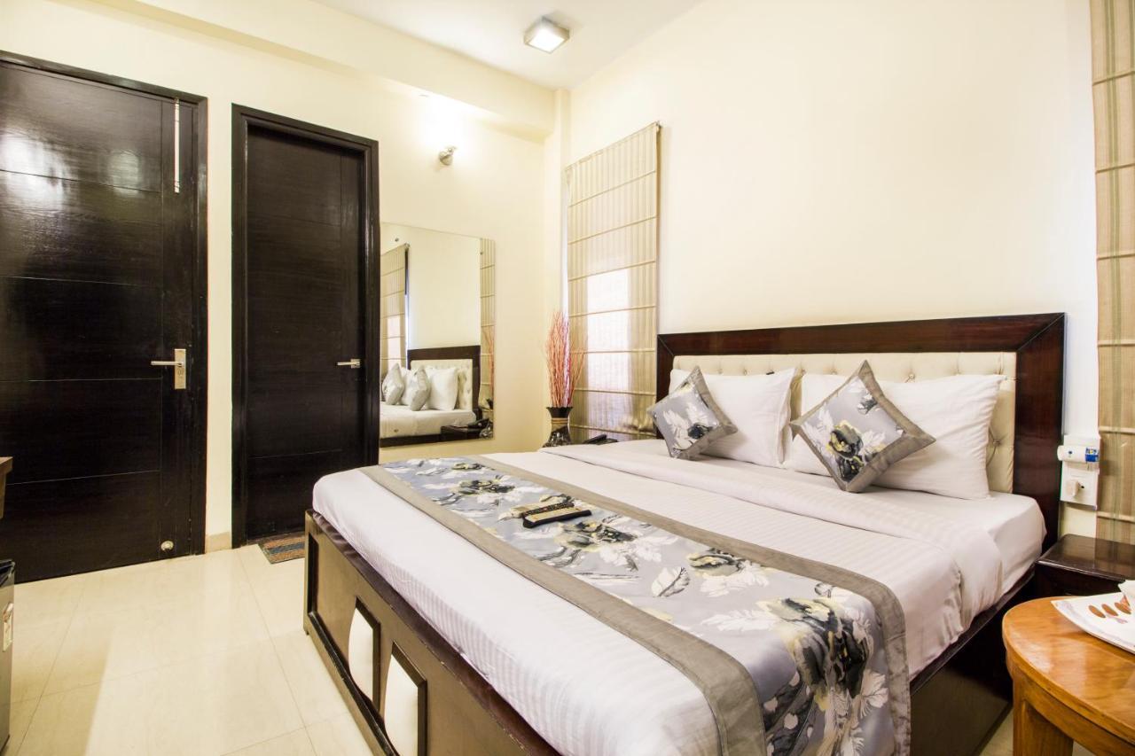 Fabhotel Signature Cyber Park Delhi  Exterior photo
