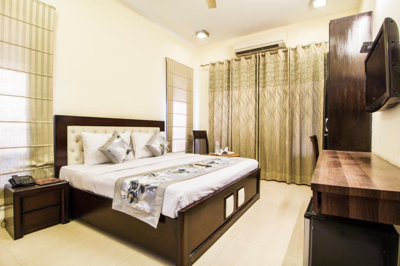 Fabhotel Signature Cyber Park Delhi  Exterior photo