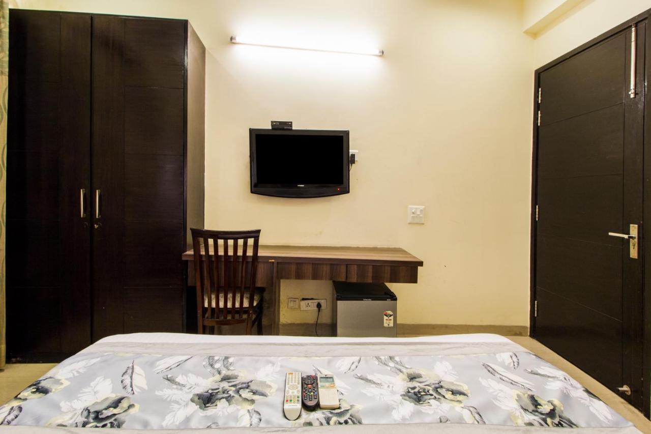 Fabhotel Signature Cyber Park Delhi  Exterior photo